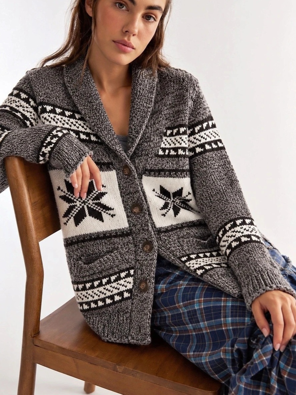 386. Bluenotes Geometric Knit Cardigan in Gray & White Size Medium